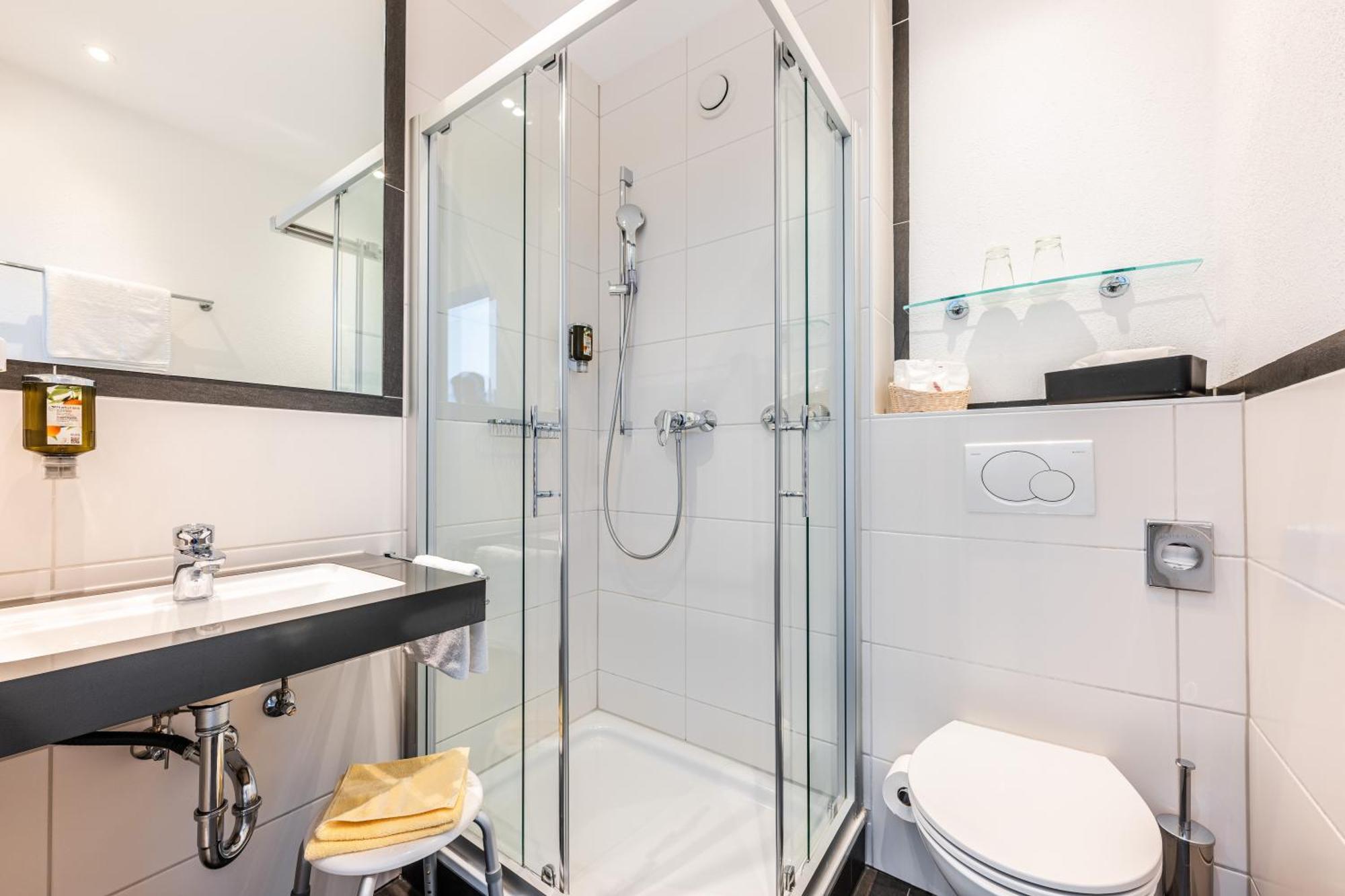 Strandhotel Loechnerhaus Đảo Đảo Reichenau Ngoại thất bức ảnh