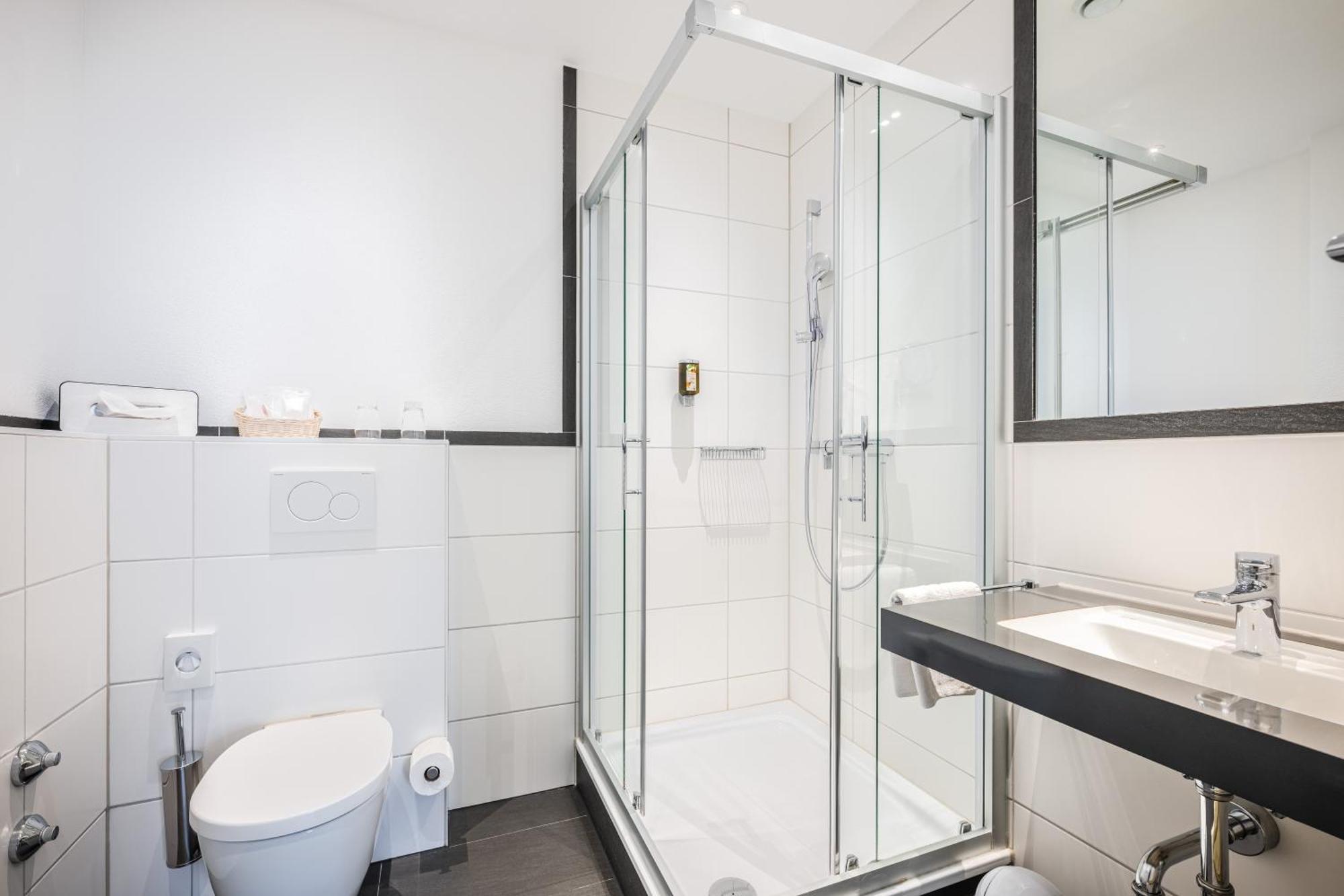 Strandhotel Loechnerhaus Đảo Đảo Reichenau Ngoại thất bức ảnh