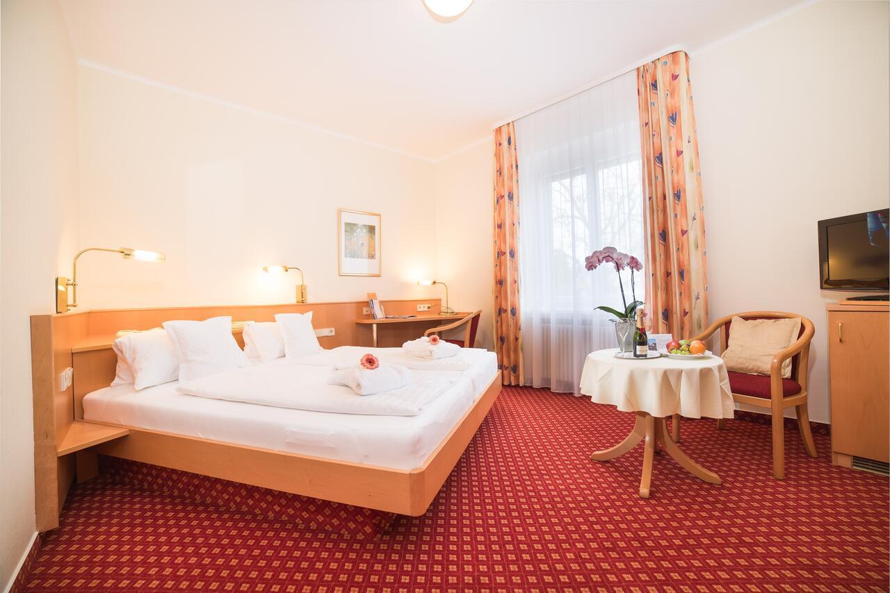 Strandhotel Loechnerhaus Đảo Đảo Reichenau Ngoại thất bức ảnh