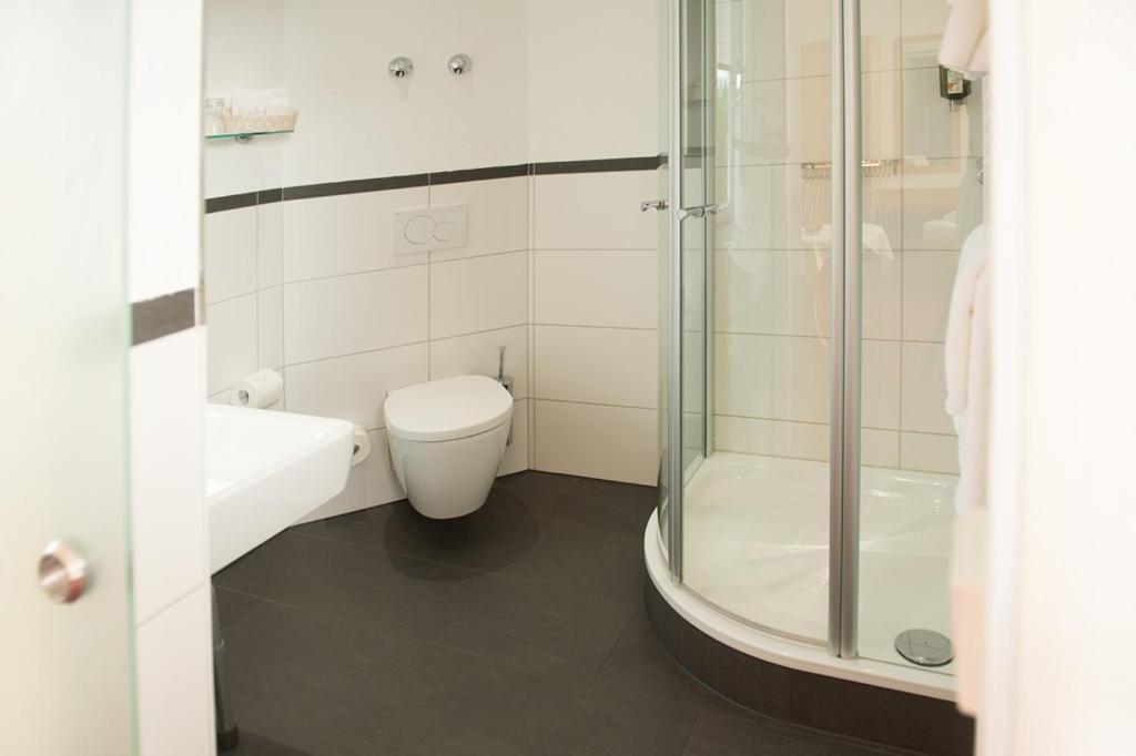 Strandhotel Loechnerhaus Đảo Đảo Reichenau Ngoại thất bức ảnh