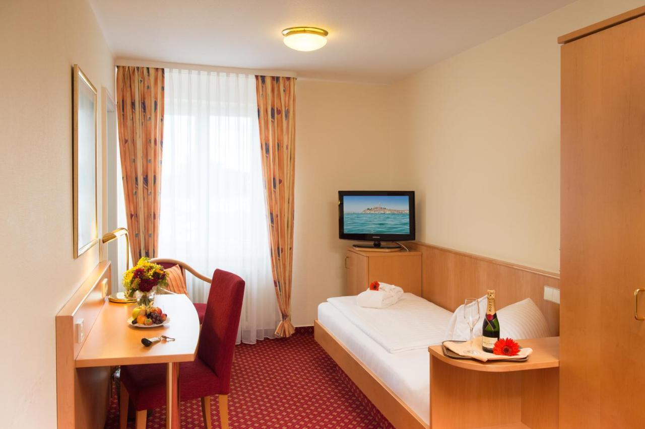 Strandhotel Loechnerhaus Đảo Đảo Reichenau Ngoại thất bức ảnh