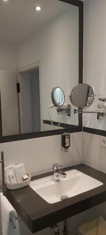 Strandhotel Loechnerhaus Đảo Đảo Reichenau Ngoại thất bức ảnh